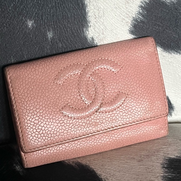 #113 Chanel Pink Pebbled Leather Signature Keyholder Mini Wallet - Picture 2 of 16